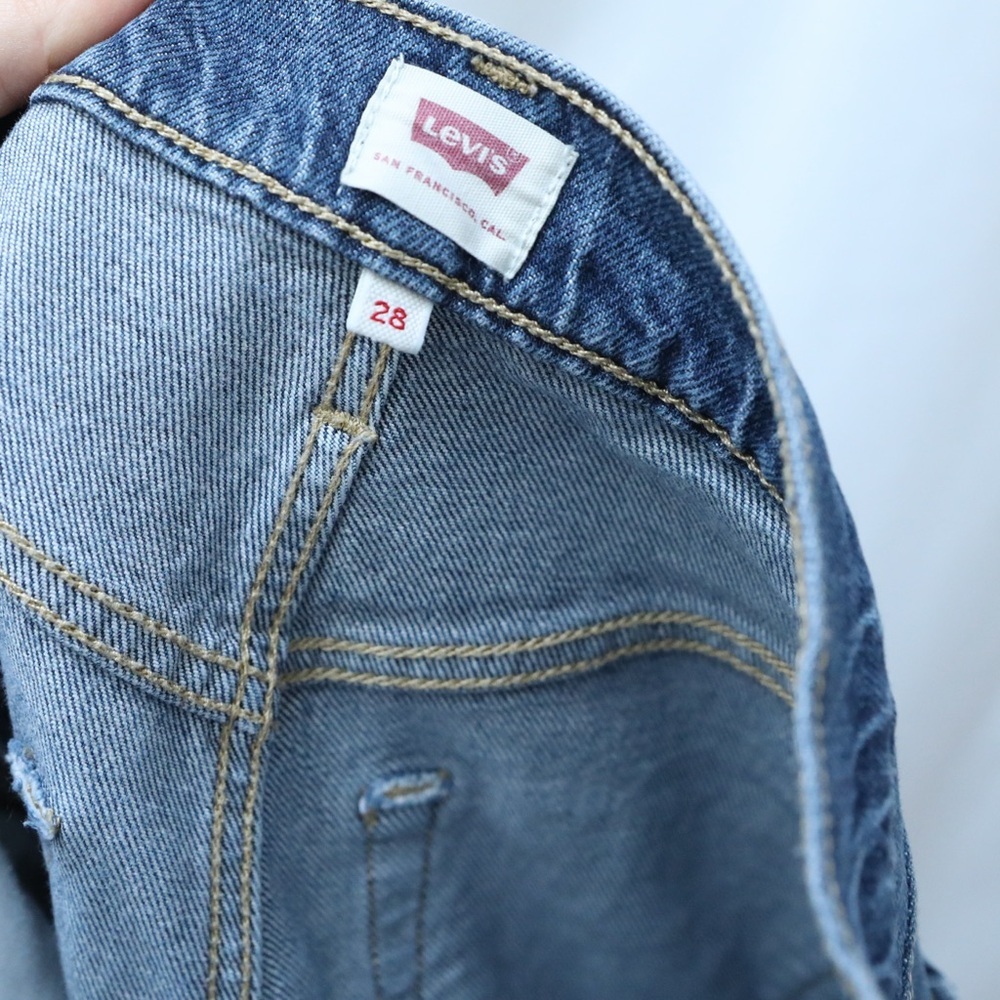 Levi's Jeans medium blue high waisted trendy 28 stretch mom tapered - Picture 3 of 11